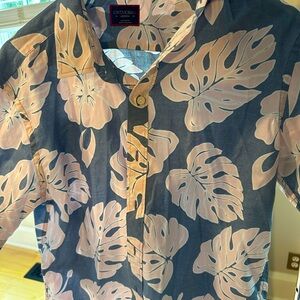 Untuck it short sleeve size medium